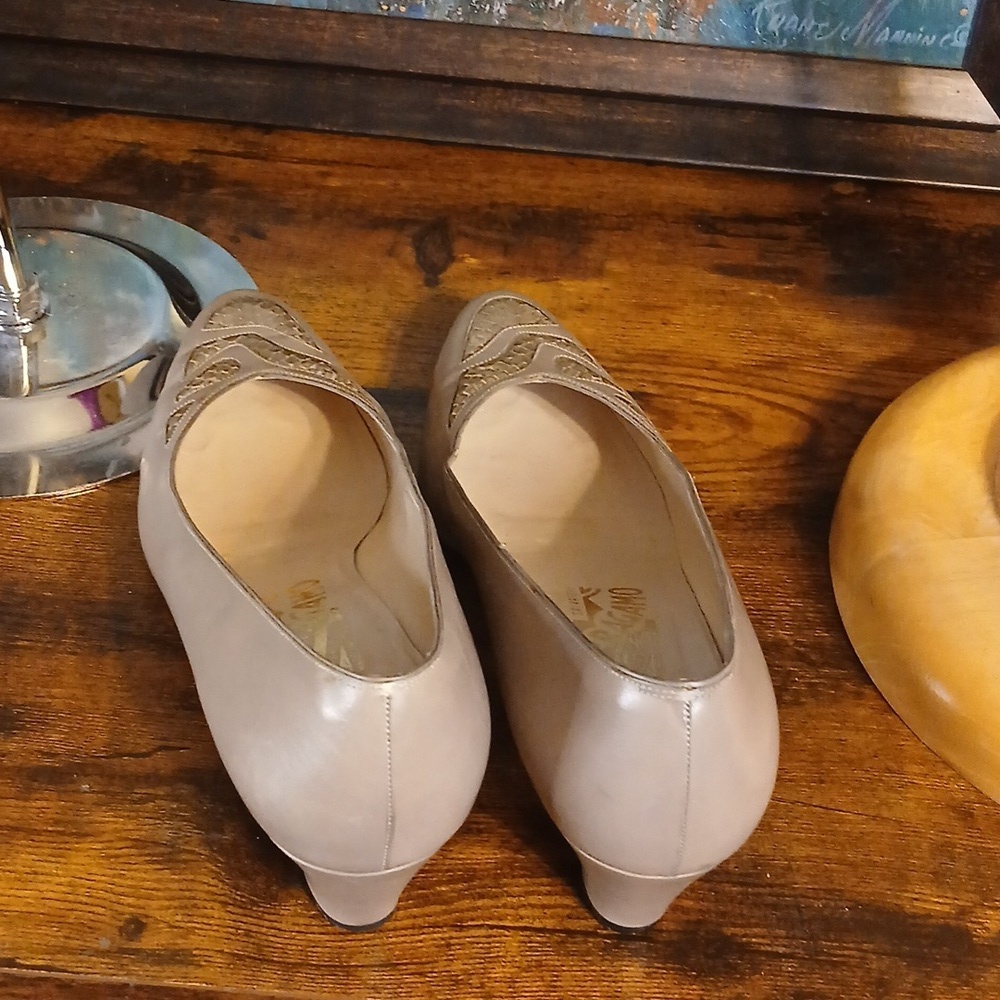 Salvatore Ferragamo Women's Beige Leather Shoes 10 AA Width - Picture 10 of 10